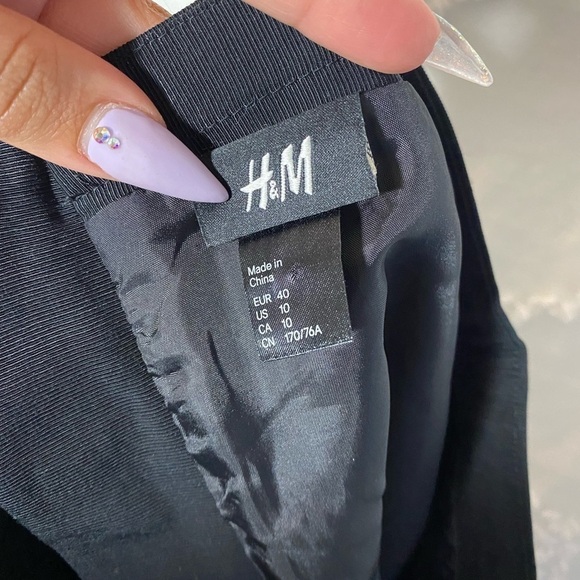 H&M black textured mini skirt size 10 - Picture 5 of 7